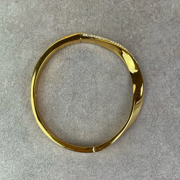 Kate Spade New York | "Do The Twist" Pavé Crystal Hinged Bangle – Gold Tone - Picture 5 of 7